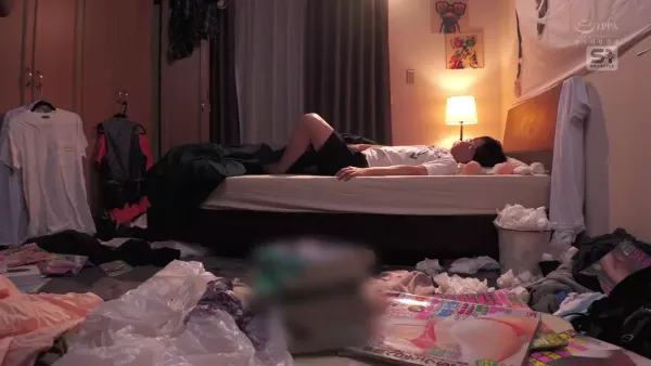 我向我关心的姐姐展示了我坚硬的阴茎并让她这样做