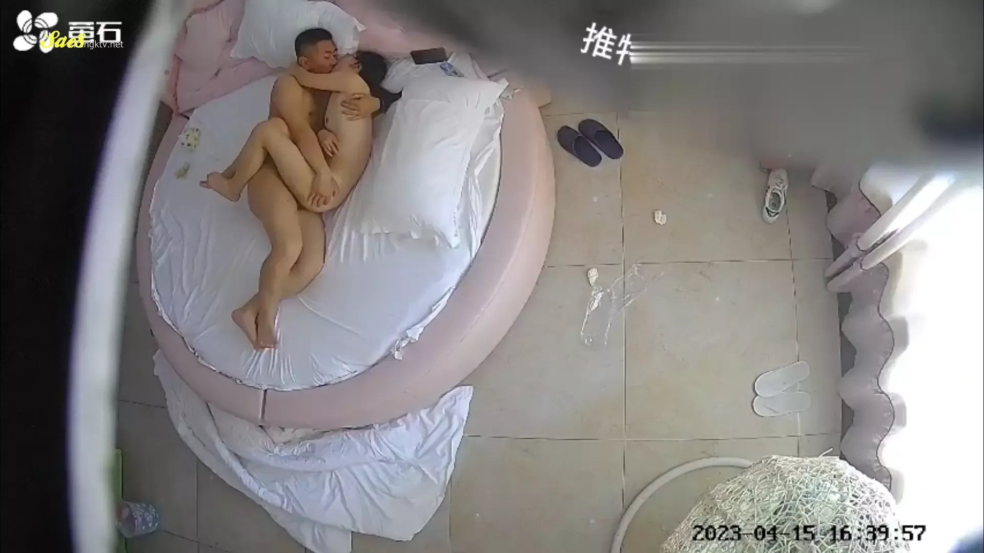 新开的情人酒店约黑丝眼镜反差小少妇